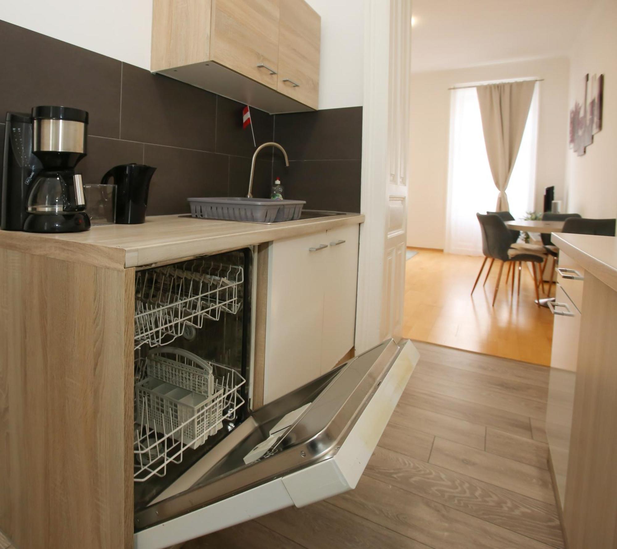 Downtown Bliss Modern Retreat With Free Parking And Fast Internet 600 Mbits Lejlighed Wien Eksteriør billede