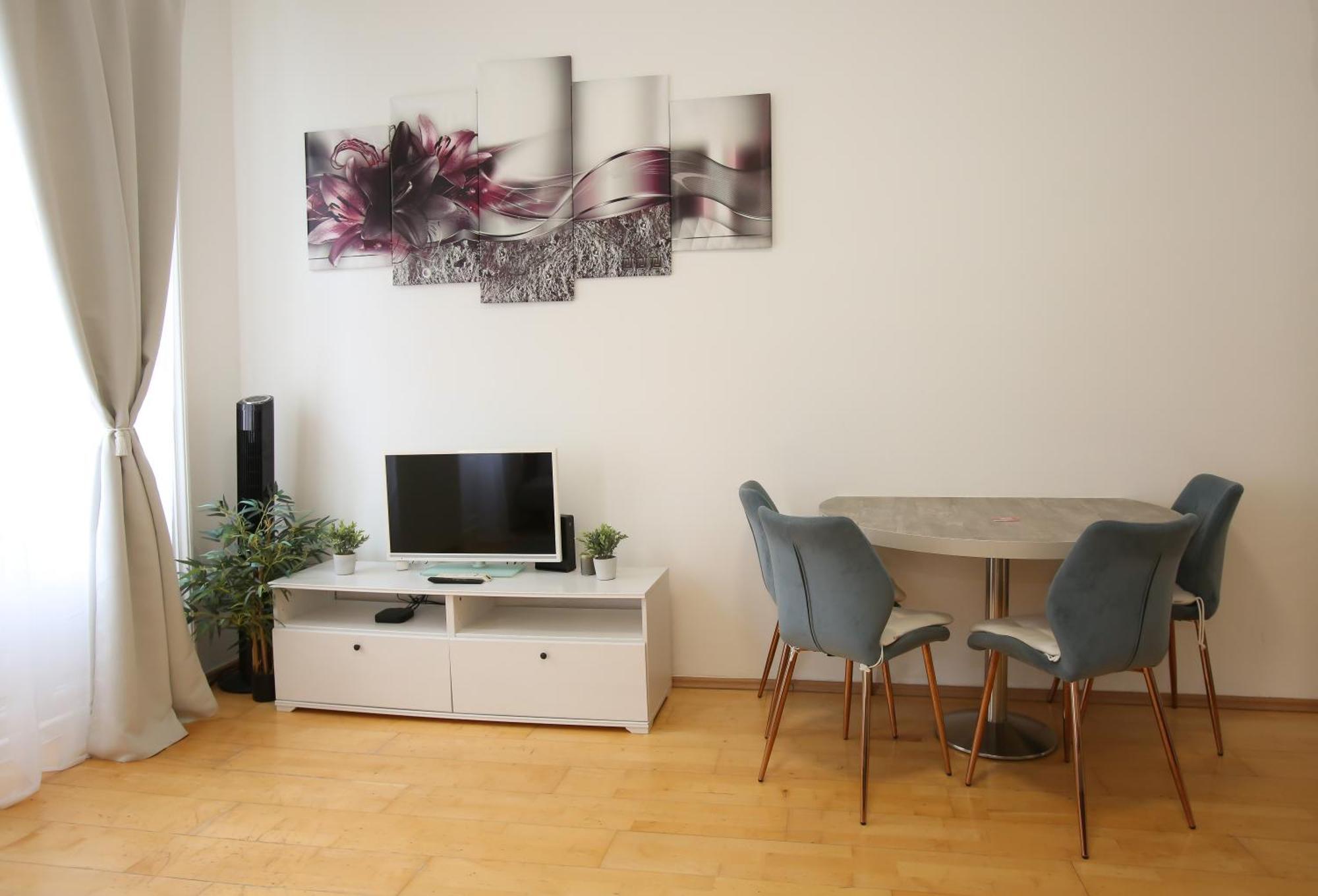 Downtown Bliss Modern Retreat With Free Parking And Fast Internet 600 Mbits Lejlighed Wien Eksteriør billede